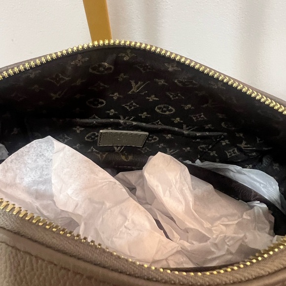 Gorgeous Louis Vuitton Express PM H-27 M26360 brand new in box color smoke - Picture 10 of 11